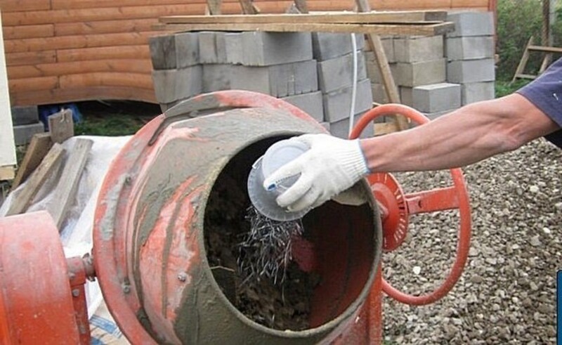 додавання фібри у бетонозмішувач